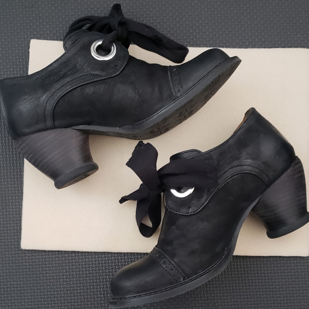 John Fluevog- Templeton Sz 6